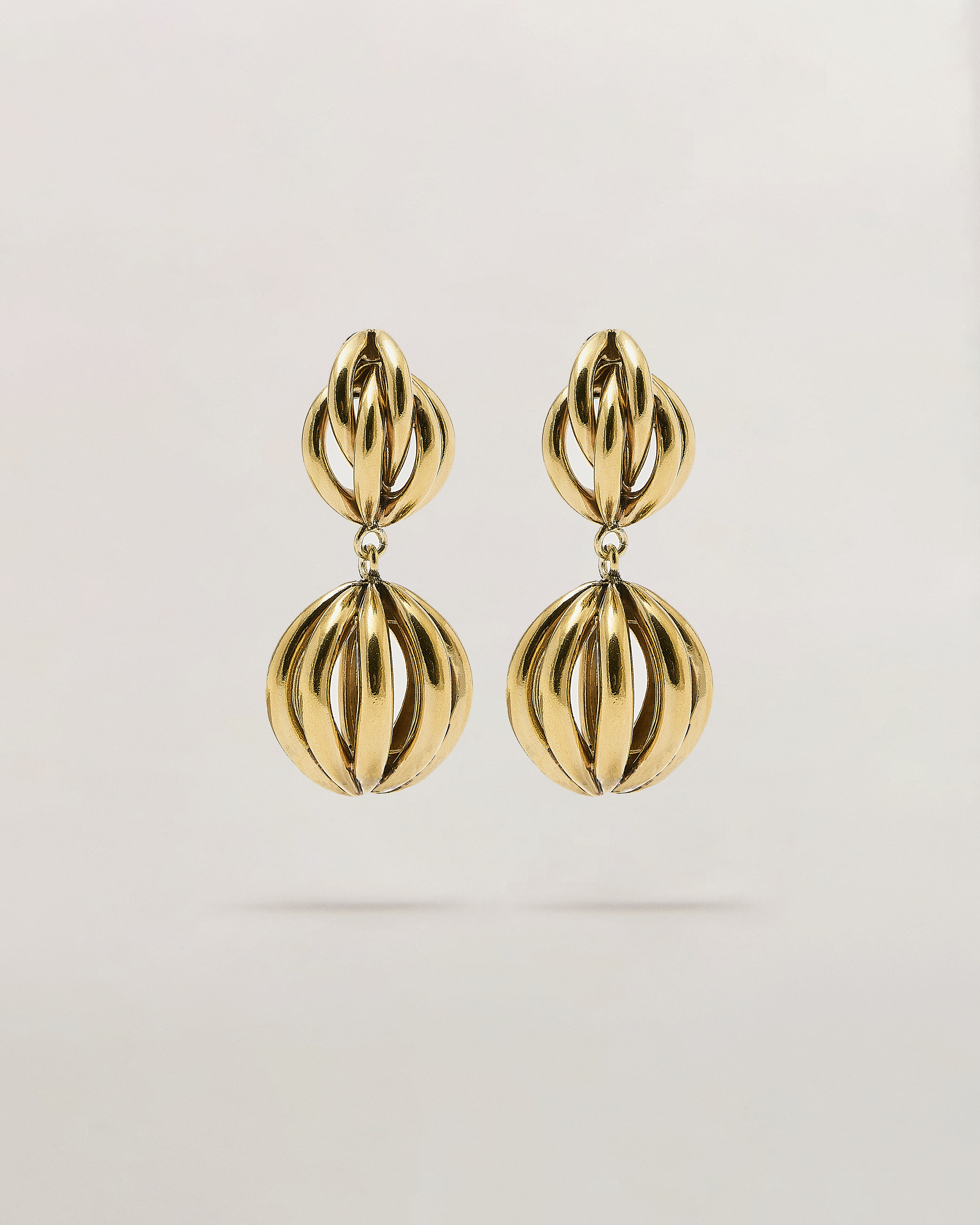 Orecchini pendenti con bottone vintage e tubolari oro