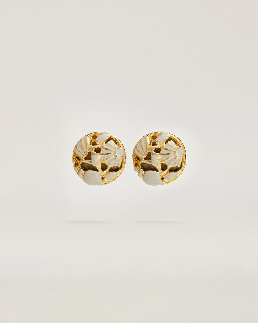 DAFNE · Orecchini bottone vintage smaltato beige