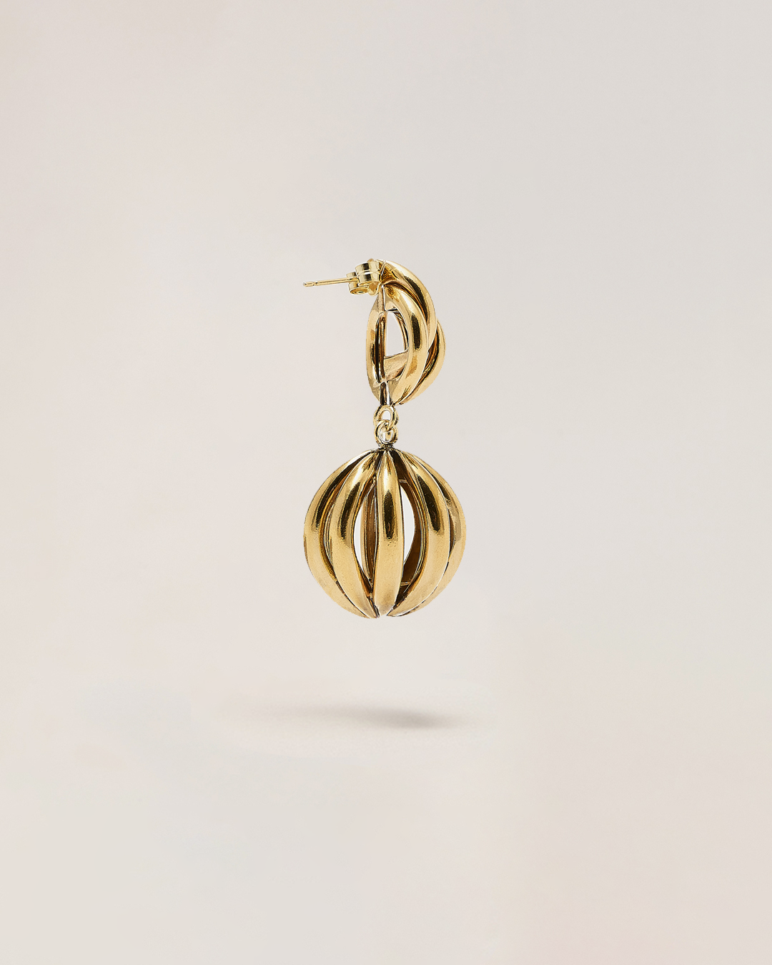 Orecchini pendenti con bottone vintage e tubolari oro